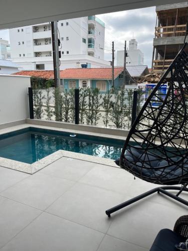 Governador Celso Ramos Apartment | Apartamento com piscina a 100 metros da praia
