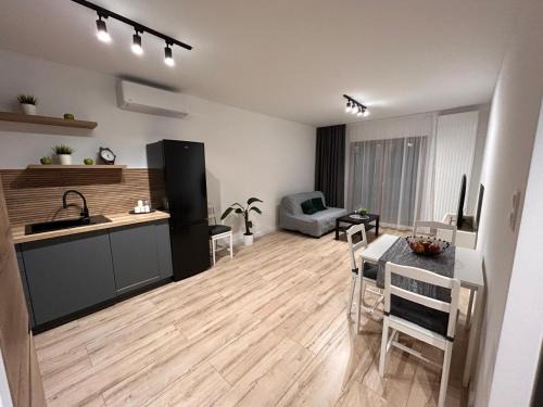 Brynow Apartment | Apartament dwupokojowy Ceglana Park