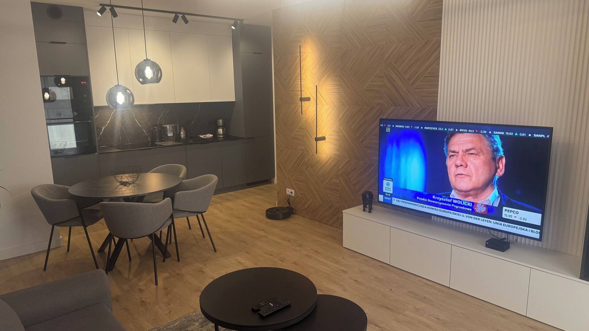 Chorzow Apartment | Apartament Lux Spacious 3-bedroom apartment with WiFi, AC in amazing Chorzow