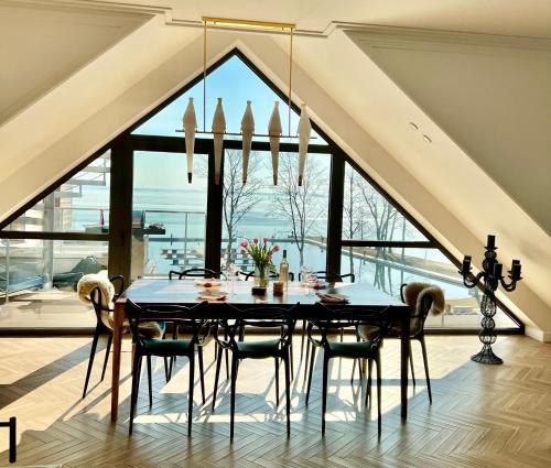Wilkasy Apartment | Apartament Masuria Sky w Nautica Resort z widokiem na jezioro Niegocin