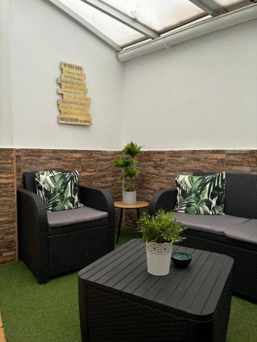 Sardina Apartment | APARTAMENT SARDINA NEAR THE BEACH WITH POOL AND WIFI e