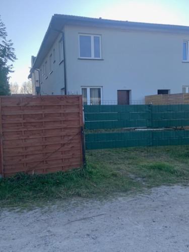 Chlopy Apartment | Apartament z ogródkiem Chłopy Jantarowa powierzchnia 60 m2