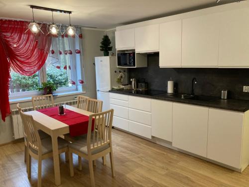 Szklarska Poreba Apartment | Apartament z widokiem na Szrenicę w sercu Szklarskiej Poręby