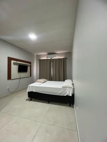 Patos de Minas Apartment | Apartamento 112 - Suíte com ar condicionado