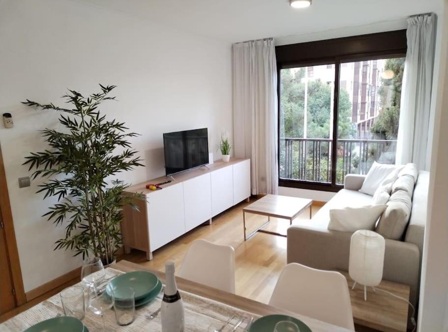 Rejas Apartment | Apartamento amplio, luminoso y confortable CC