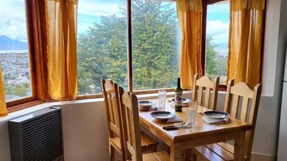 Province of Tierra del Fuego Apartment | Apartamento con Vista a la Ciudad Cerca del Parque Nacional