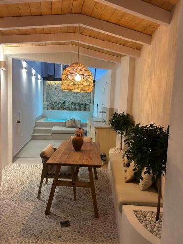 Nerja City Centre Apartment | Apartamento de lujo con piscina climatizada