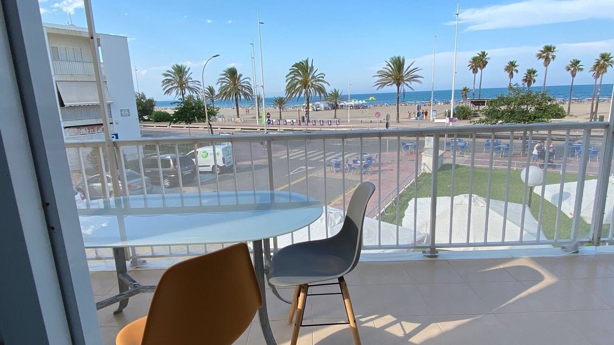 Grau i Platja Apartment | Apartamento en Primera Línea de Playa