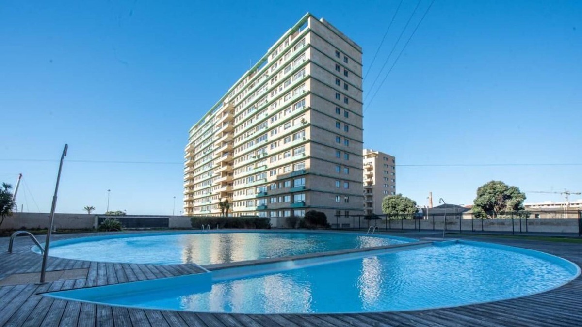 Aldoar Condo | Apartamento em Frente à Praia em Condomínio com Piscina