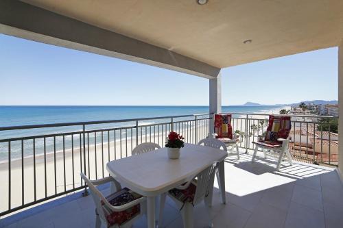 Plaza De La Costera Apartment | Apartamento Frente al Mar