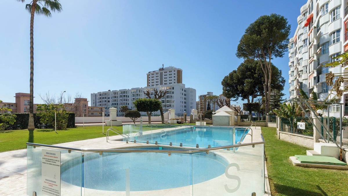 Torreblanca Apartment | Apartamento "Lance del Sol" with Outdoor Pool, Garden, Balcony & Wi-Fi