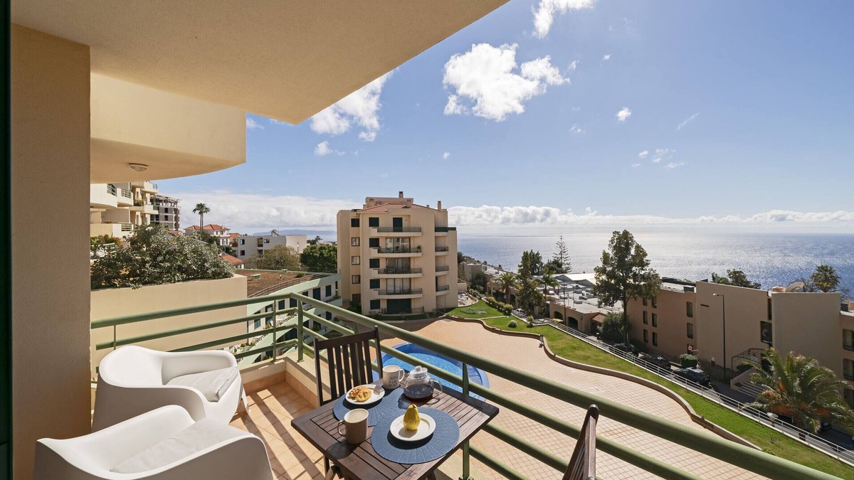 Canico Apartment | Apartamento luminoso com piscina, Garajau IV
