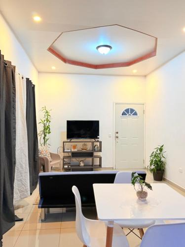 Santa Rosa Copan Apartment | Apartamento Moderno con luz natural y balcón con vista Modern with natural light and balcony with a view