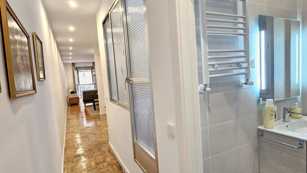 Golden Triangle of Art Apartment | Apartamento Reformado Frente al Museo del Prado