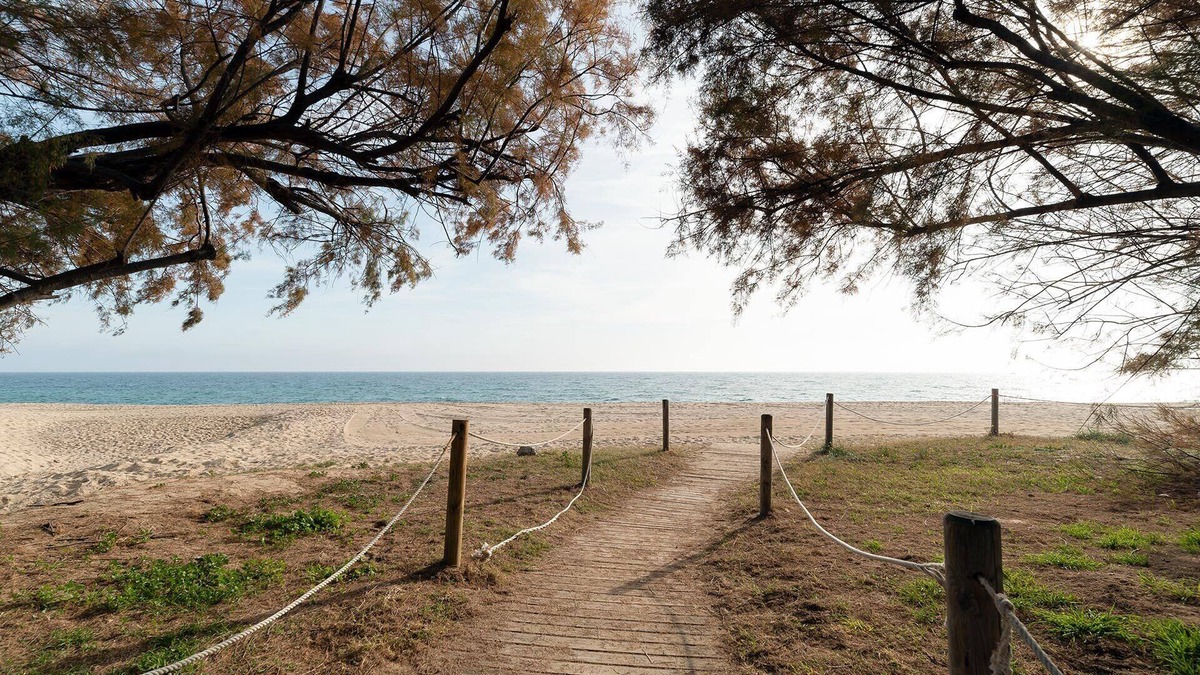 Vilassar de Mar Apartment | Apartamento Sant Mateu 25km BCN with Balcony, A/C & Wi-Fi