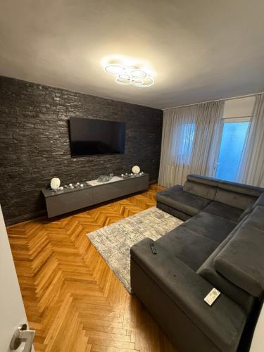 Caracal Apartment | Apartamentul lui Radu