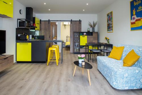 Kolin 2 Apartment | Apartmán Yellow Submarine se slunnou terasou