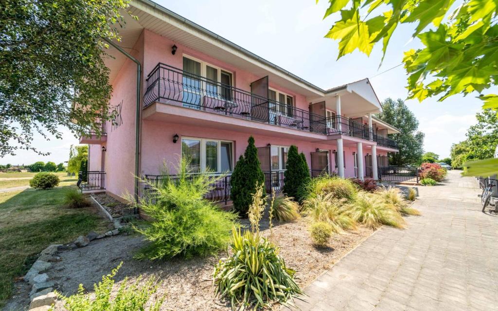 Velky Meder House | Apartmány Karmon Park