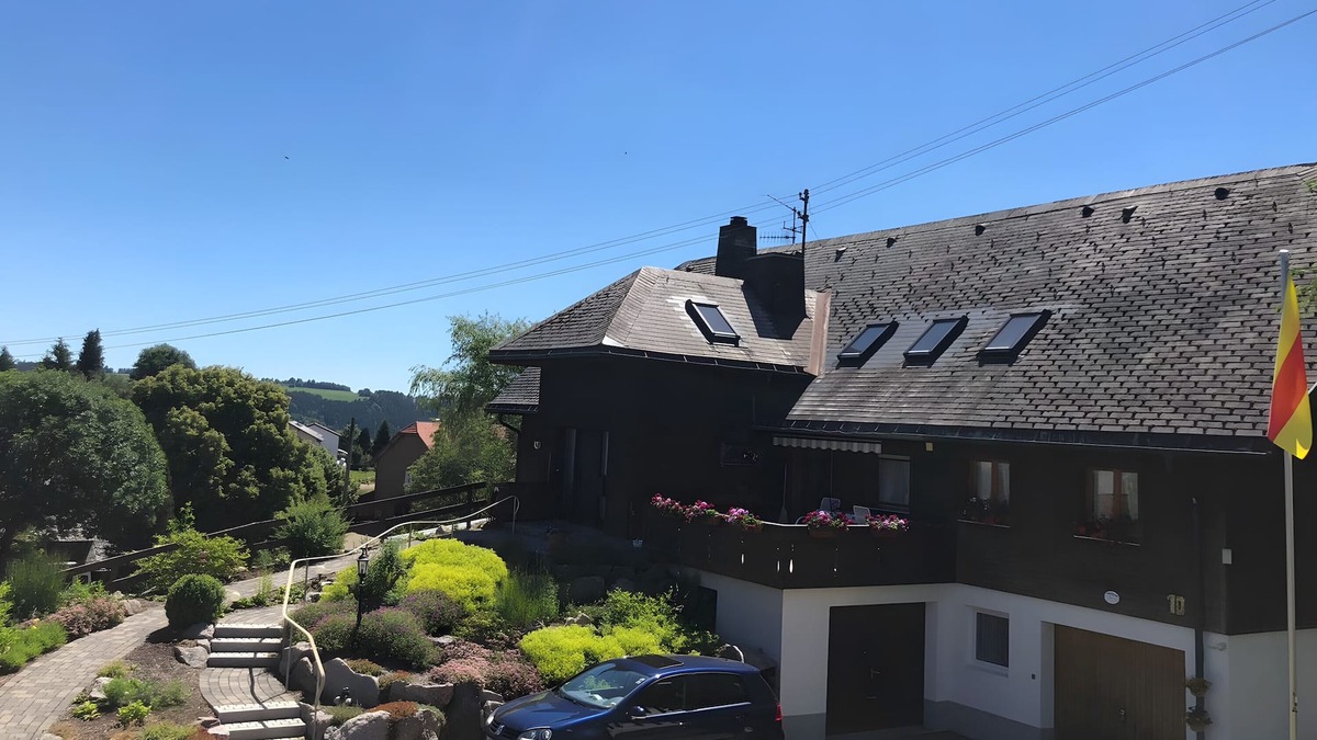 Urberg Apartment | Apartment 'Jurisch' with Shared Garden, Balcony and Wi-Fi