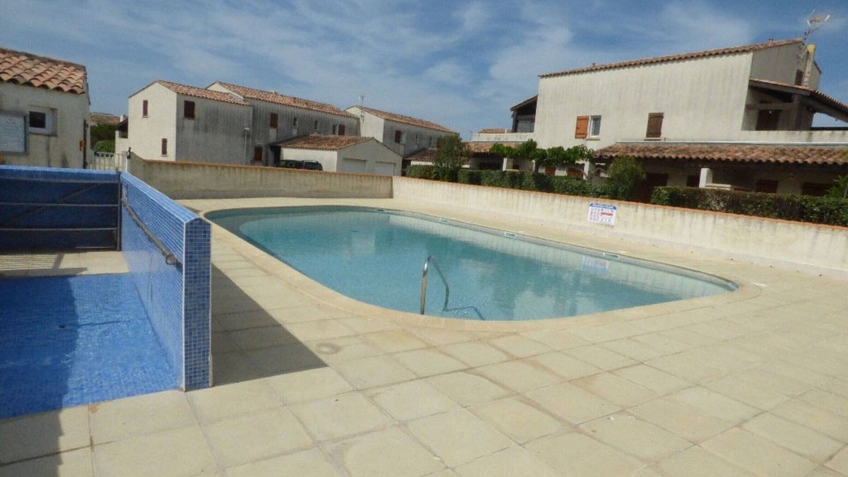Saintes-Maries-de-la-Mer Apartment | Apartment for 4 in Saintes-Maries-de-la-Mer with Patio and Parking