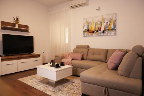 Tinjan Apartment | Apartman Neo