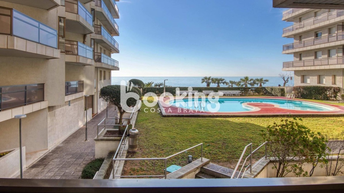 Sant Antoni de Calonge Apartment | Apartment on the seafront avenue of Sant Antoni with parking