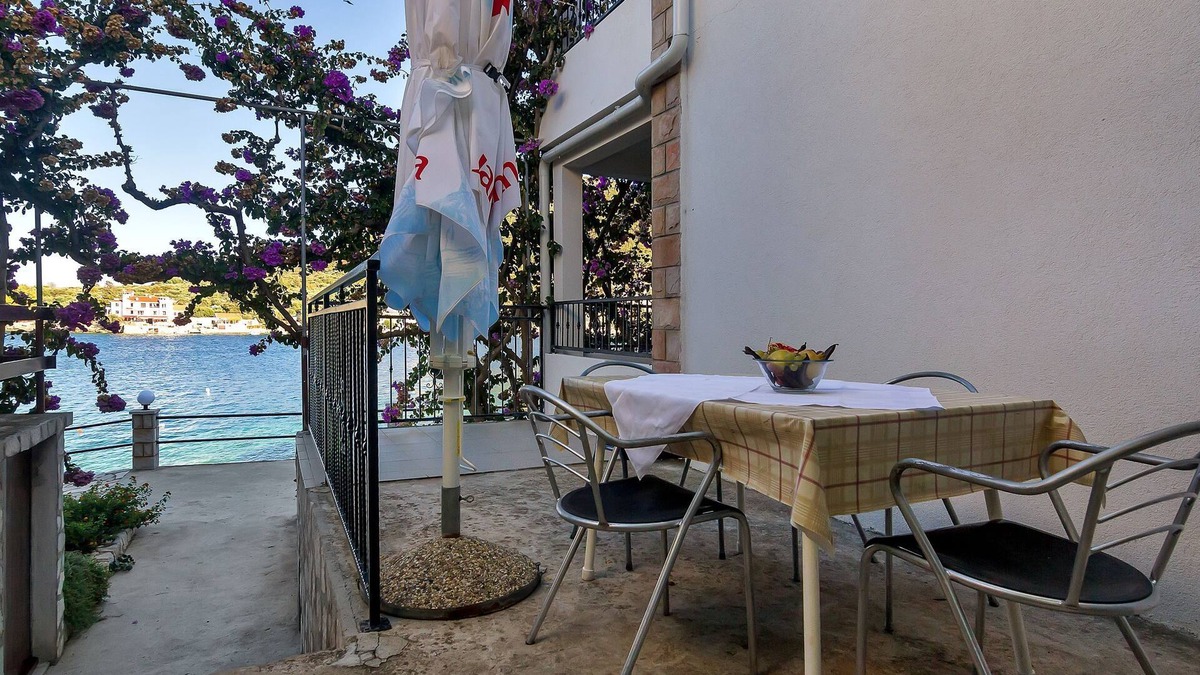 Pokrivenik Apartment | Apartment and Rooms Nikola (38301-A13) - Zastrazisce - island Hvar
