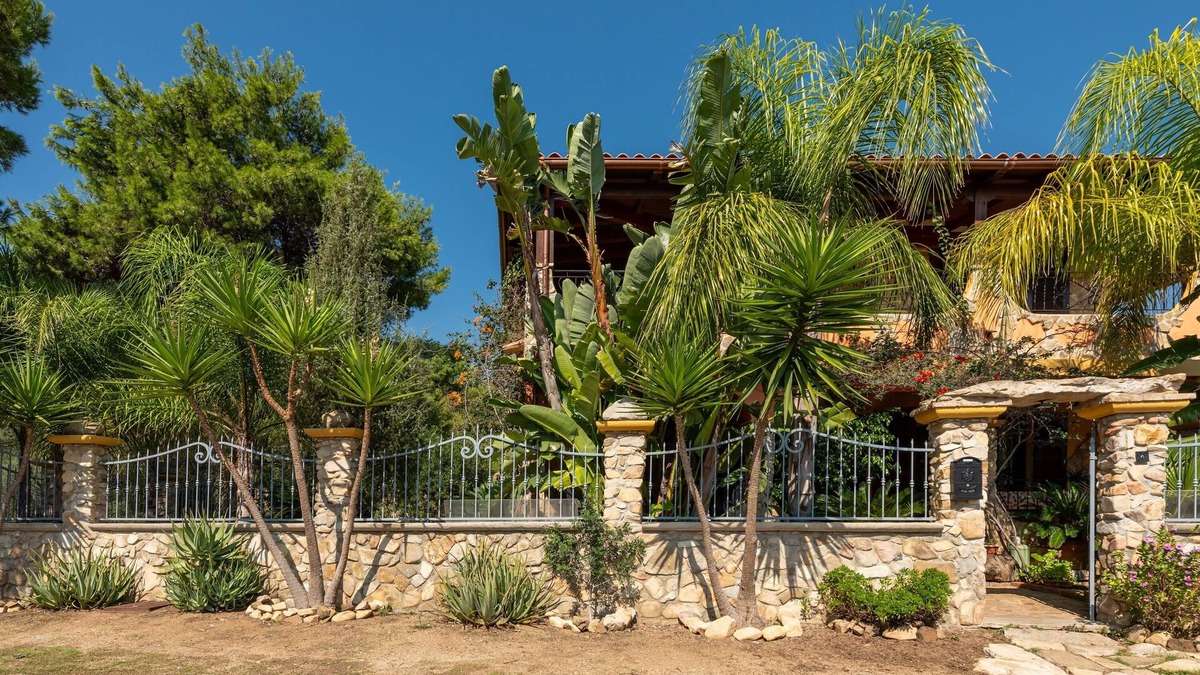 Castiadas Apartment | Apartment "Casa Mallus" With Mountain View, Balcony, Garden, Terrace & Grill