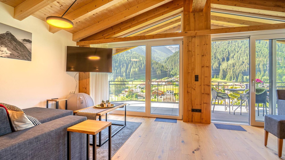 Pettneu am Arlberg Apartment | Apartment & big balcony near St. Anton am Arlberg