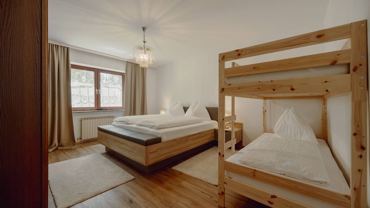 Sankt Johann im Pongau House | Apartment Hotel "Lerchs Farmhouse" with Mountain View, Shared Sauna & Wi-Fi