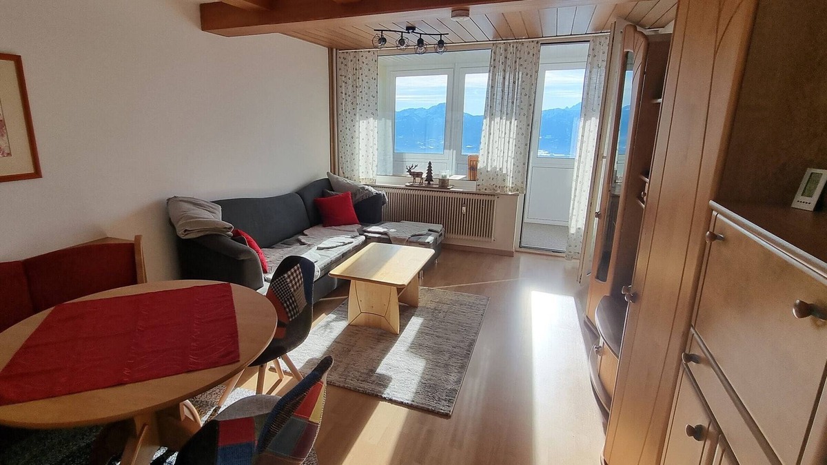 Treffen Apartment | Apartment 'Simone's Mountain' with Mountain View, Shared Garden and Wi-Fi