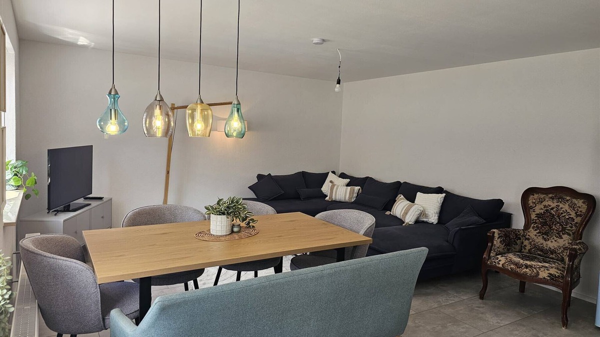 Muensingen Apartment | Apartment 'Alb-Apfel' with Private Terrace, Shared Garden and Wi-Fi