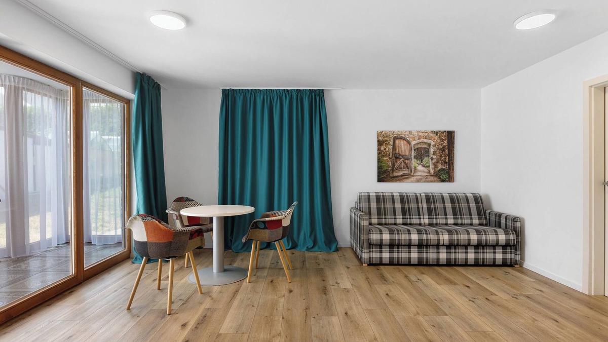 Radolfzell am Bodensee Apartment | Apartment 'Wohnen Auf Zeit' with Mountain View, Private Terrace and Wi-Fi