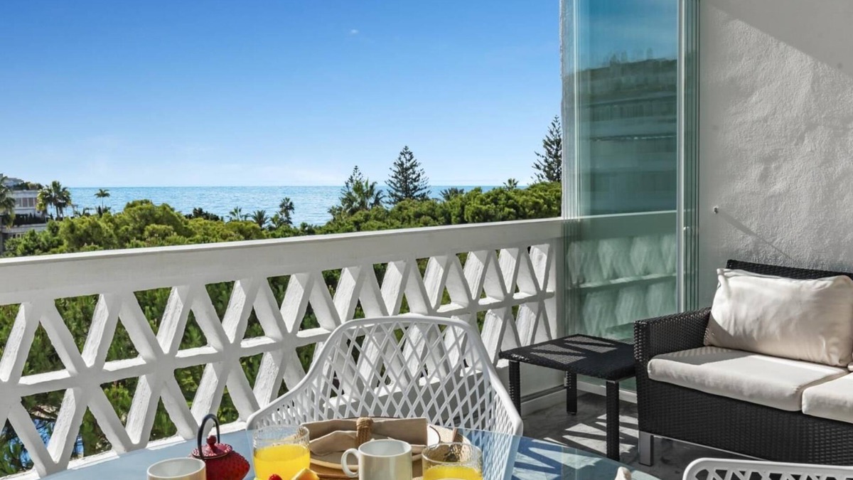 Puerto Banus Apartment | Apartment in Playas del Duque for 4 people| Casa Sevilla 413