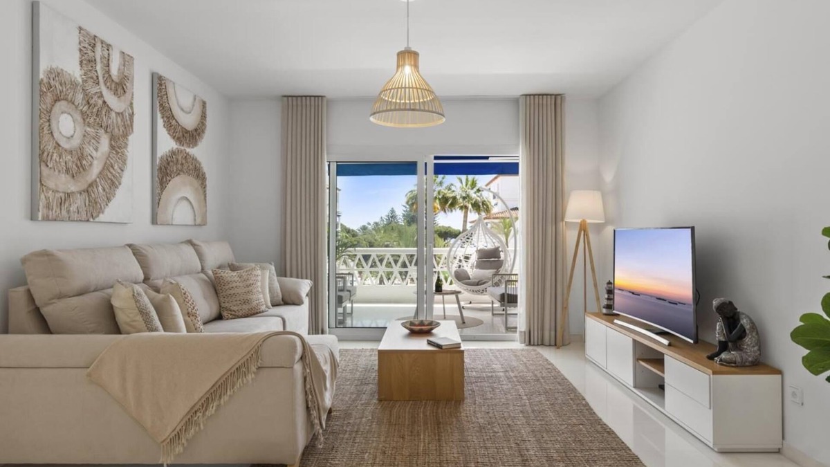 Puerto Banus Apartment | Apartment in Las Gaviotas for 6 people | 2-202