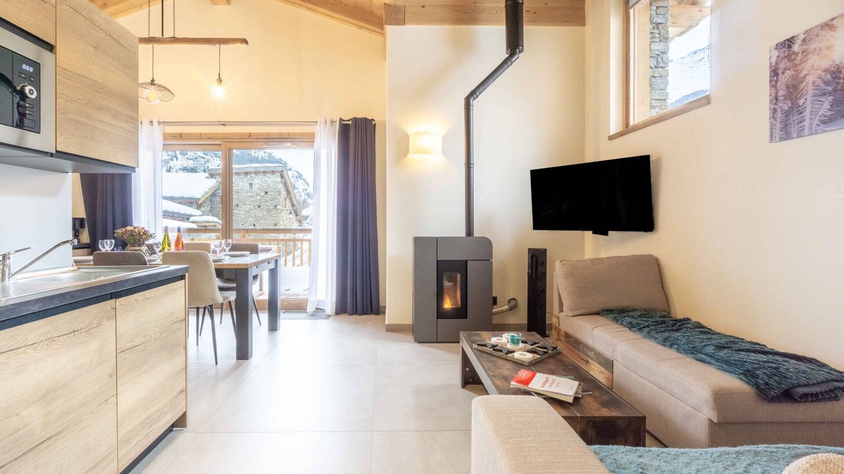 Val Cenis Apartment | Apartment 'Chalet La Parrachée' with Balcony, Wi-Fi and Air Conditioning