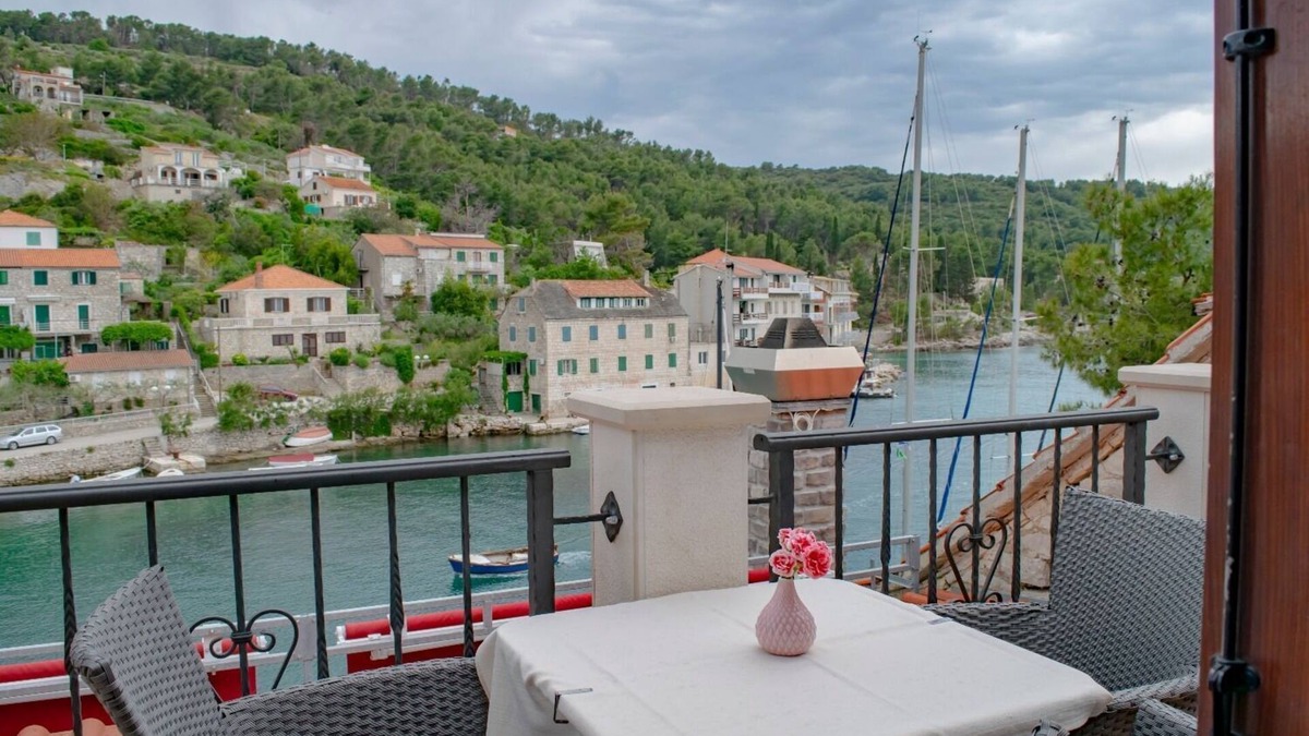 Stomorska Apartment | Apartments Daira (102041-A3) - Stomorska - island Solta