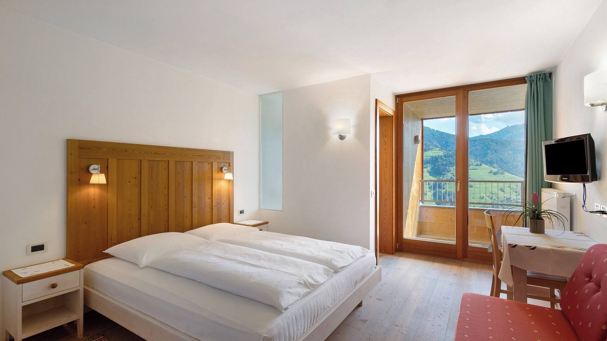 Mareo Apartment | Apartment 'A' with Mountain View, Balcony and Wi-Fi