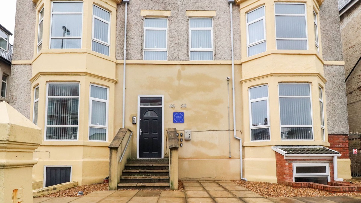 South Shore Cottage | APARTMENT 1 @ BLACKPOOL SLEEPOVER, pet friendly in Blackpool