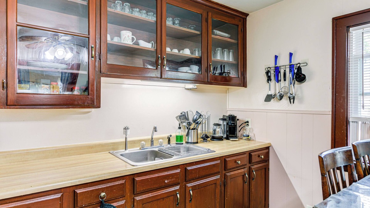 Lackawanna Apartment | Apartment > 1 Mi to Buffalo Botanical Gardens!