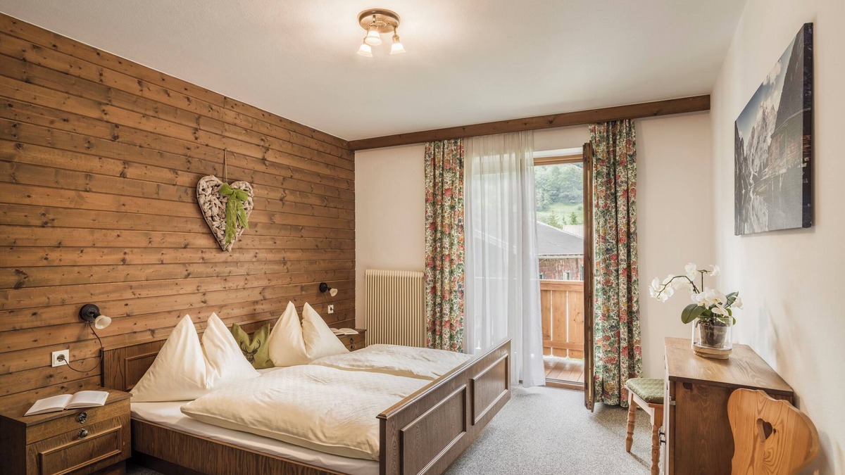 Taxenbach Apartment | Apartment 1 with Mountain View, Garden & Wi-Fi