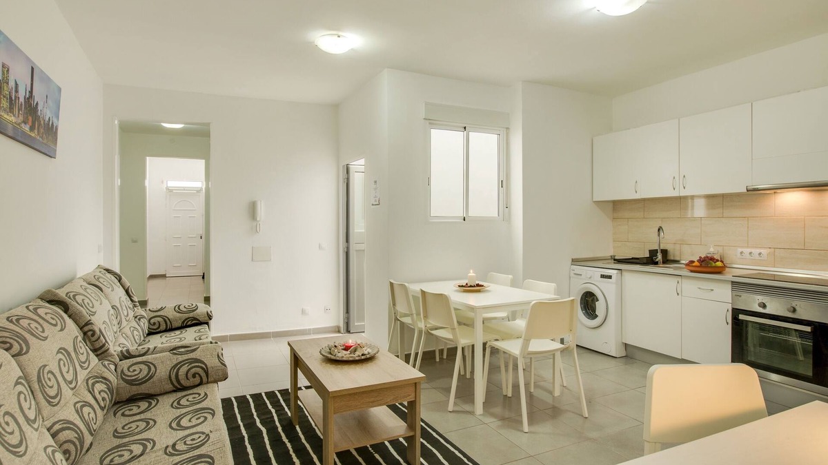 Vecindario Apartment | Apartment “1A Van Halen” close to the Sea with Wi-Fi & Fans