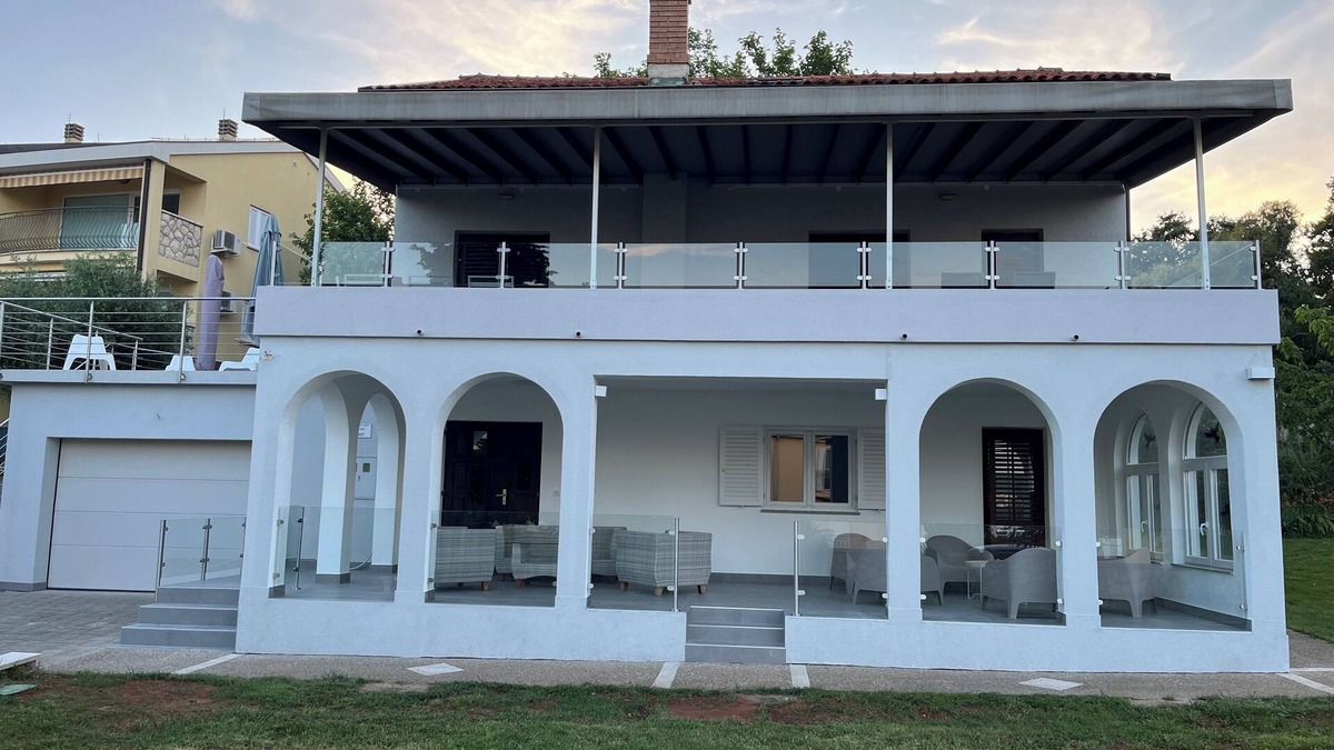 Cizici Apartment | Apartment 2 - Exclusive vacation apartment with sea view and pool