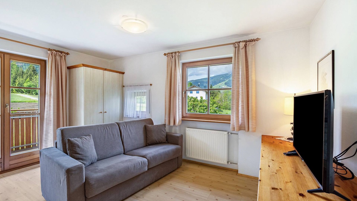 Valdaora di Sopra Apartment | Apartment '2' with Mountain View, Shared Garden and Wi-Fi