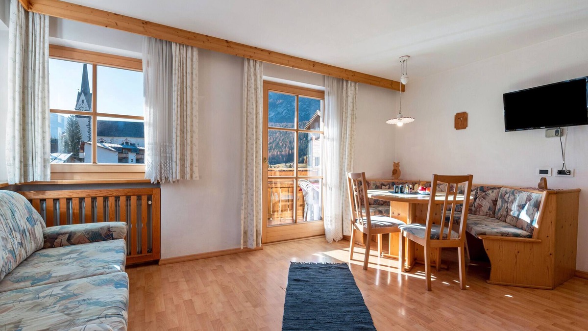 Badia Apartment | Apartment '2' with Mountain View, Shared Garden and Wi-Fi