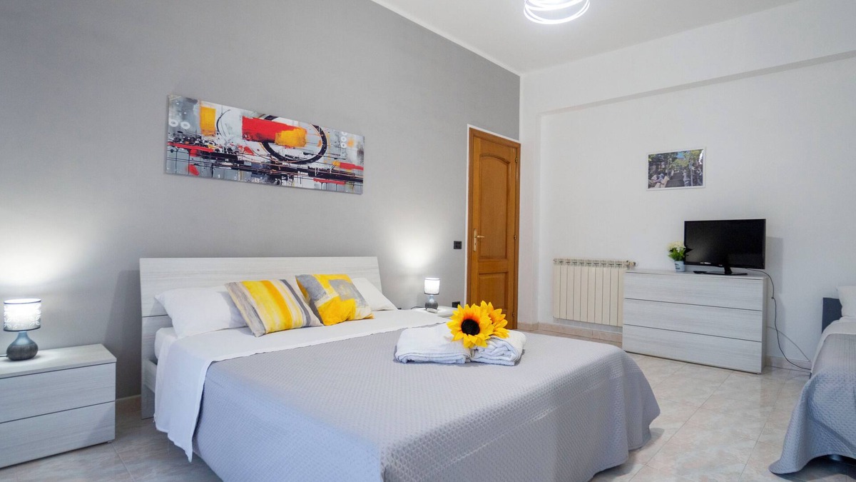 Messina Apartment | Apartment 200 meters from the polyclinic, with air conditioning and wi-fi.