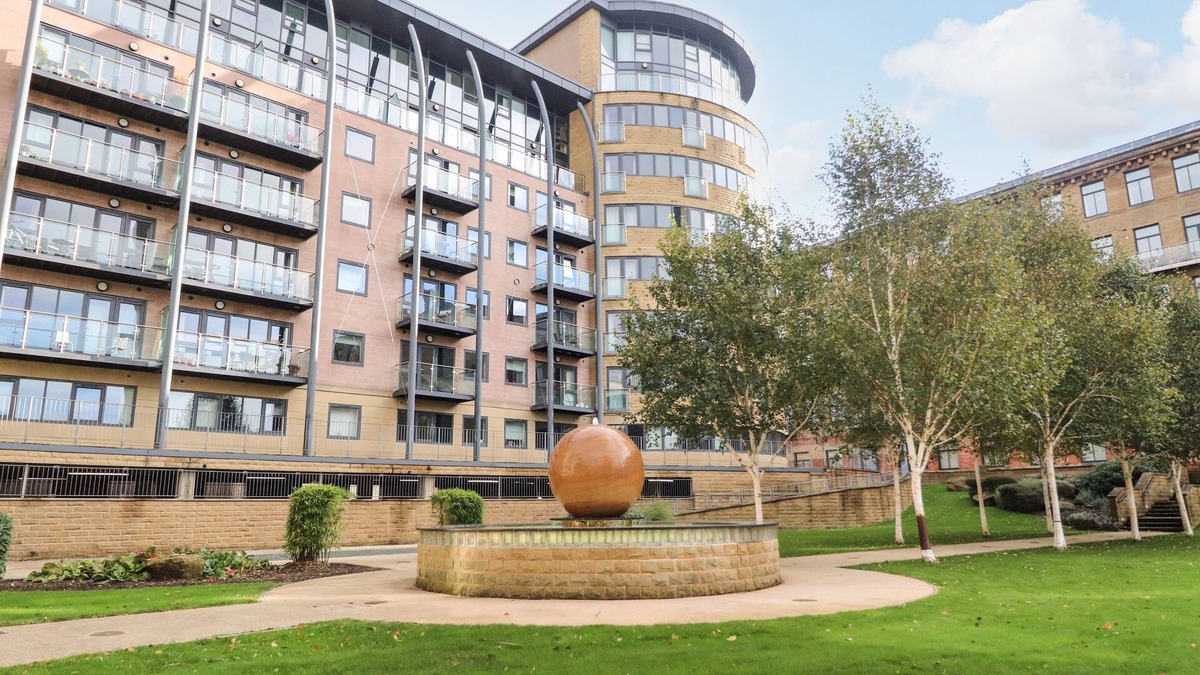 Saltaire Village Apartment | APARTMENT 207, character holiday cottage in Saltaire