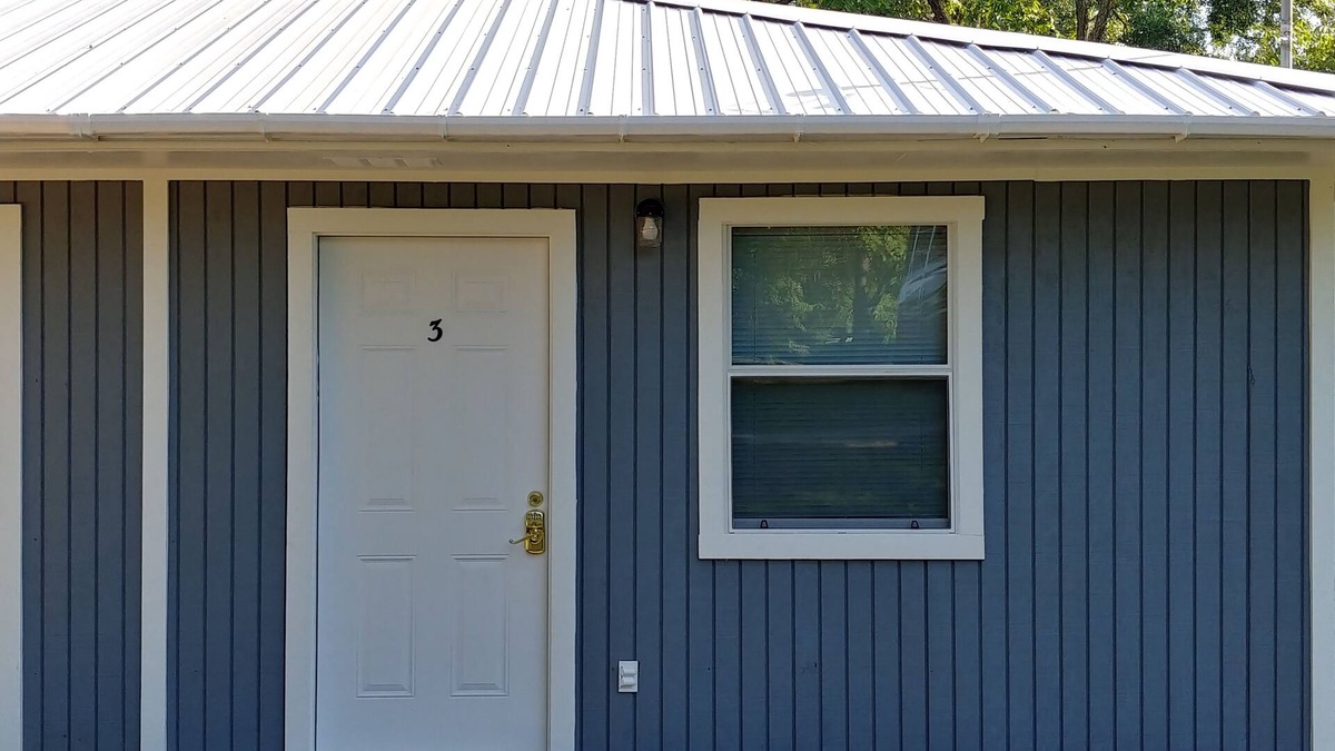 Milam Apartment | Apartment 3 - 2760 Carters Ferry Road Milam Texas. Free Ice !