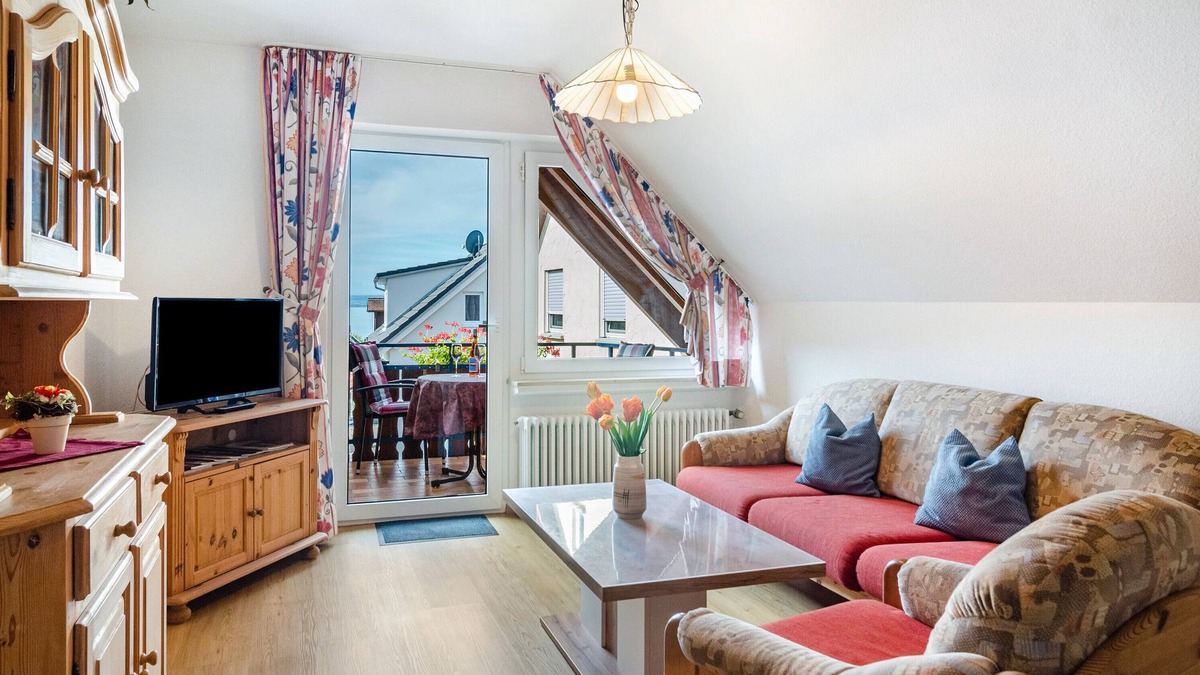 Hagnau Apartment | Apartment '3' with Private Garden, Balcony and Wi-Fi