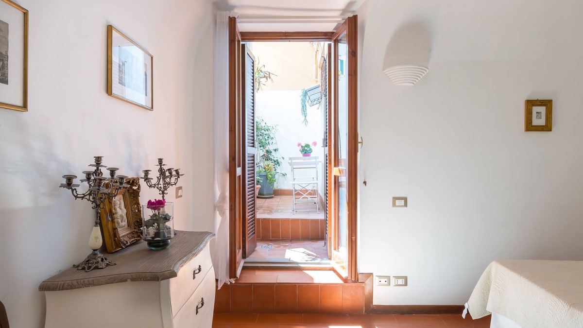 Rione III Colonna Apartment | Apartment 3 minutes from the Spanish Steps (2 rooms) with a/c
